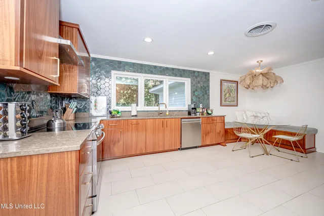 $939,900 | 1210 Harbor Road, Ocean Springs, MS 39564