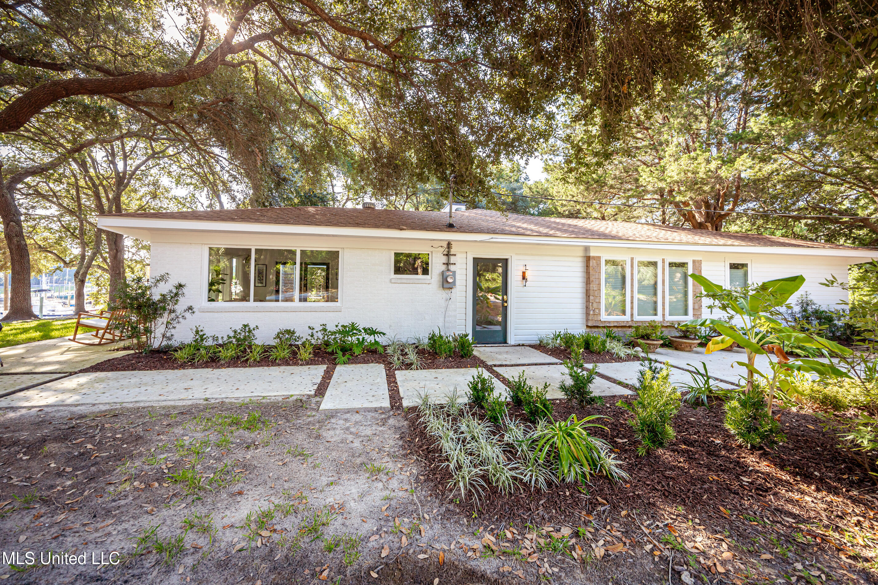 1210 Harbor Road Ocean Springs, MS 39564 - Photo 5 of 78 IMG_7104