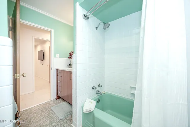 $939,900 | 1210 Harbor Road, Ocean Springs, MS 39564