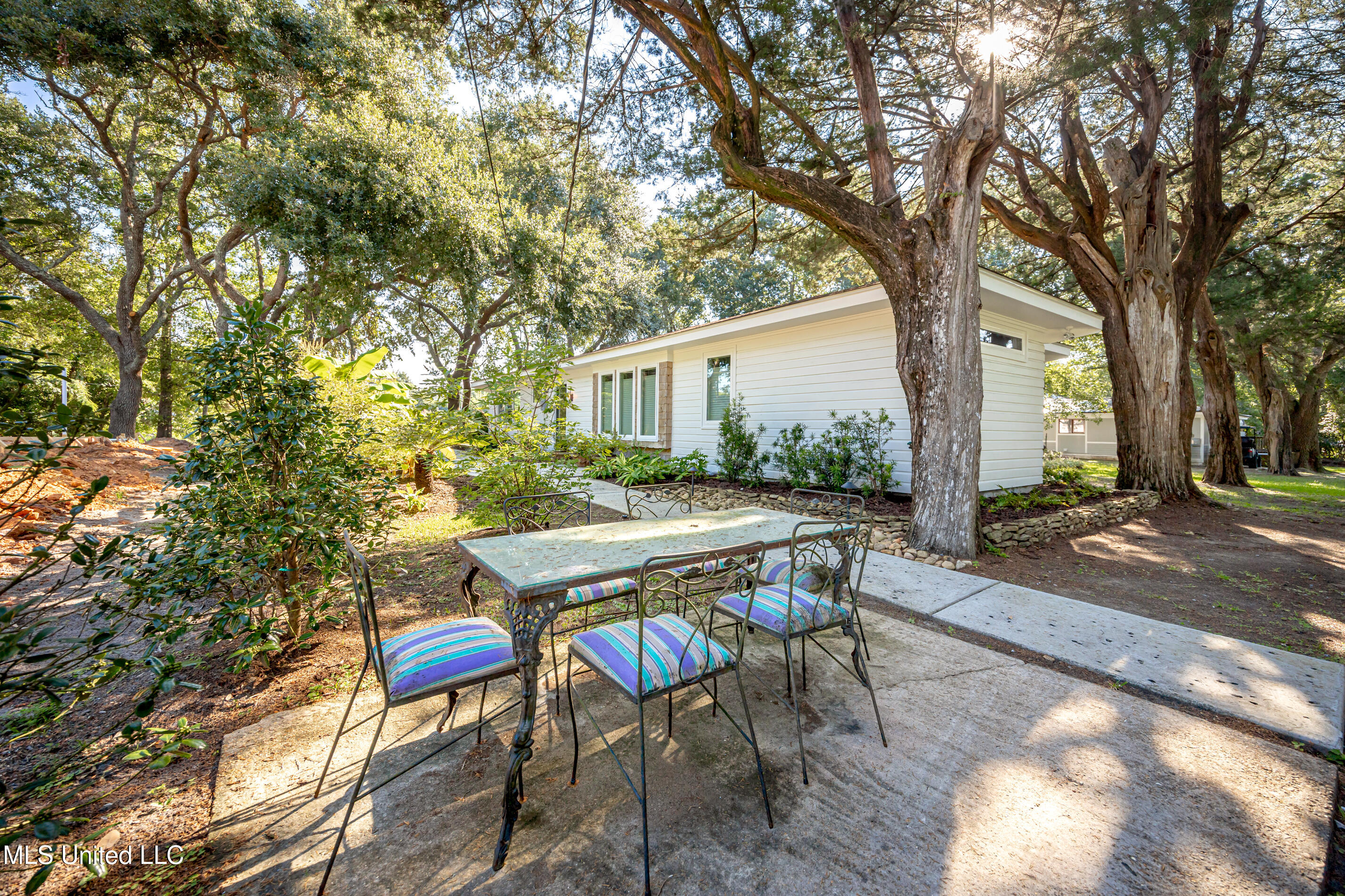 1210 Harbor Road Ocean Springs, MS 39564 - Photo 6 of 78 IMG_7110