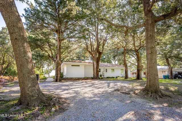 $939,900 | 1210 Harbor Road, Ocean Springs, MS 39564