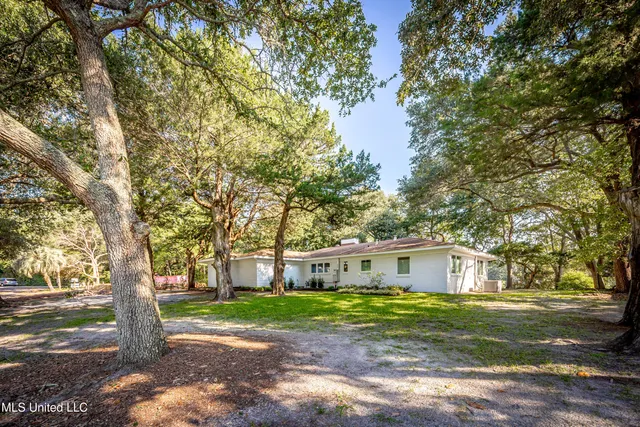 $939,900 | 1210 Harbor Road, Ocean Springs, MS 39564