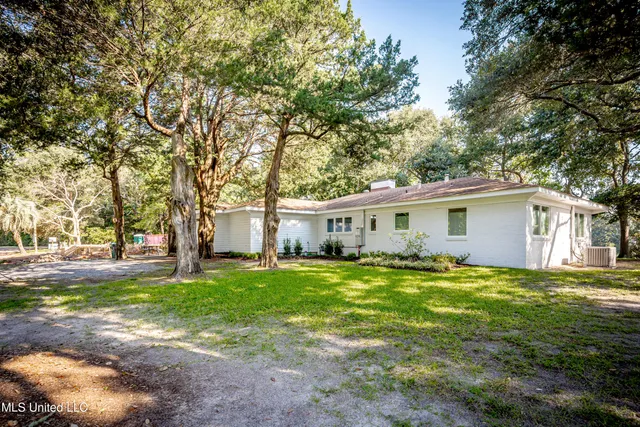 $939,900 | 1210 Harbor Road, Ocean Springs, MS 39564