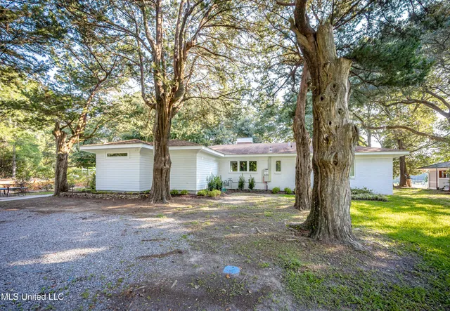 $939,900 | 1210 Harbor Road, Ocean Springs, MS 39564