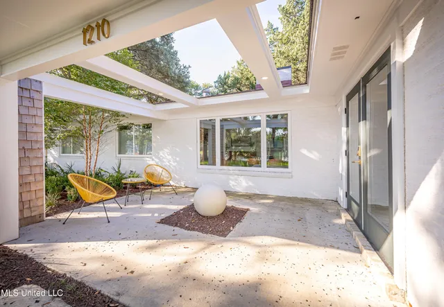 $939,900 | 1210 Harbor Road, Ocean Springs, MS 39564