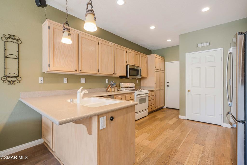 11529 Treeview Court Moorpark, CA 93021 - Photo 12 of 23