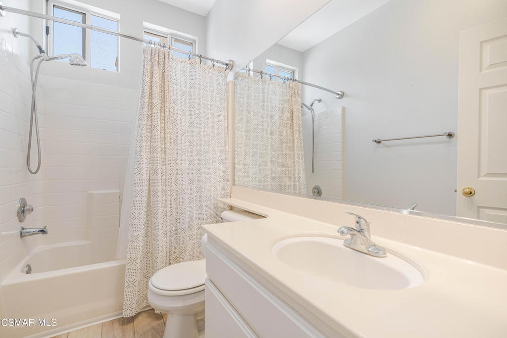 11529 Treeview Court Moorpark, CA 93021 - Photo 18 of 23