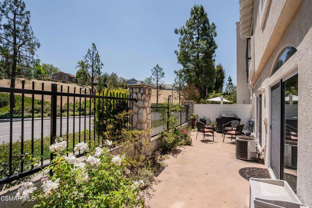 11529 Treeview Court Moorpark, CA 93021 - Photo 2 of 23