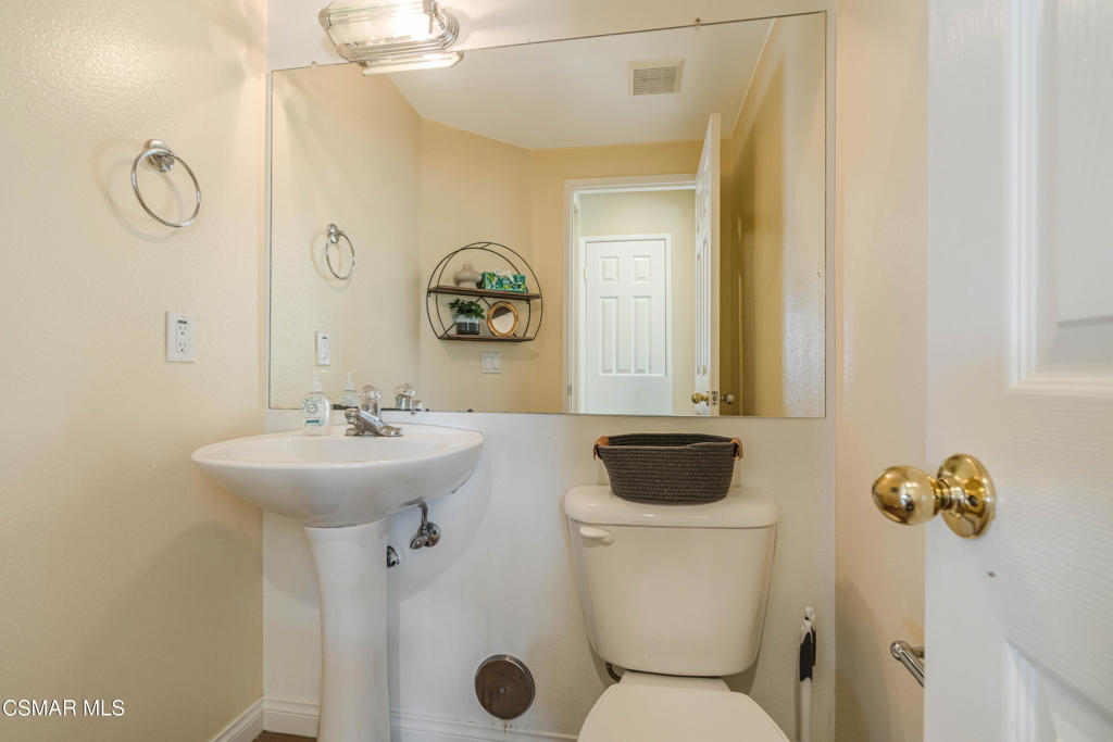 11529 Treeview Court Moorpark, CA 93021 - Photo 9 of 23