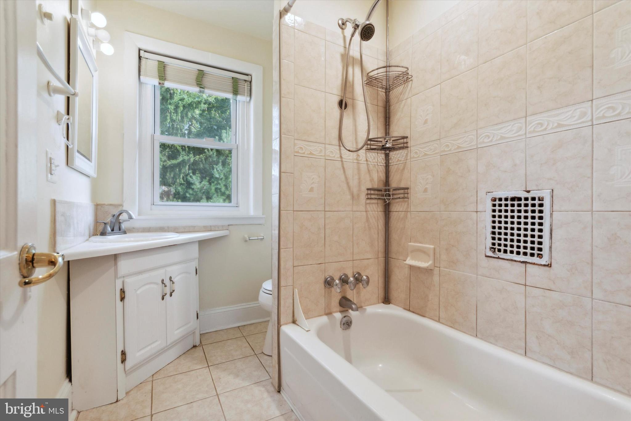925 County Line Road Bryn Mawr, PA 19010 - Photo 13 of 15 Hall bathroom