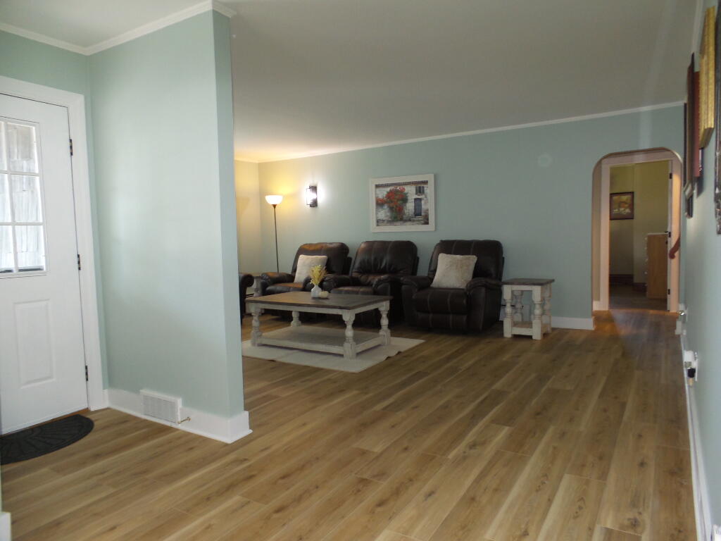 60 Shores Road Waterville, ME 04901 - Photo 4 of 26 Living Room