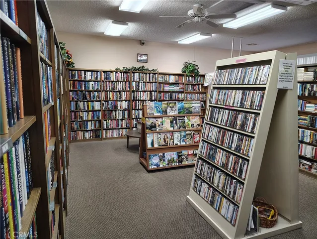 a book store room with lots of books