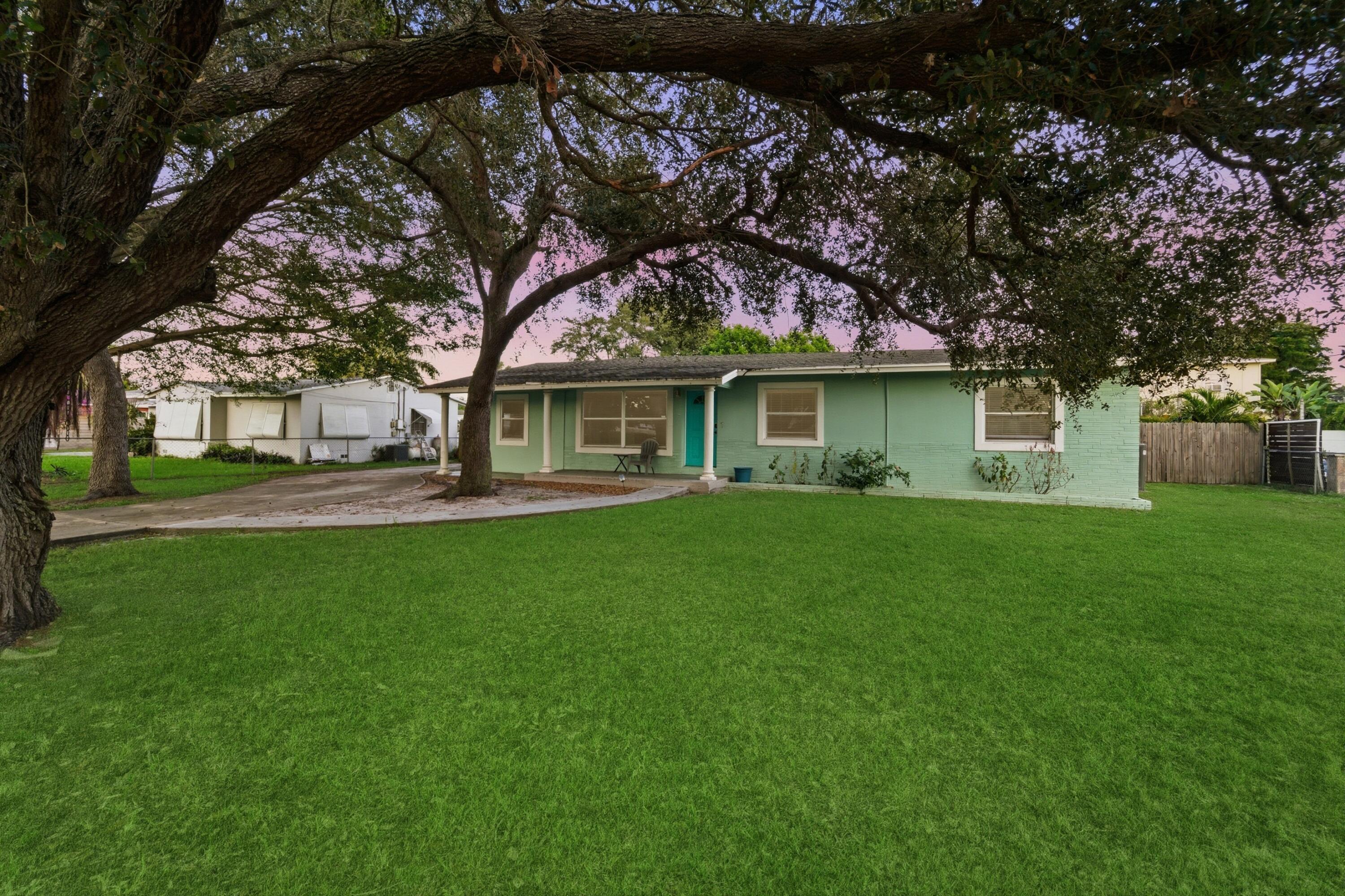 Barefoot Bungalow - Exterior shot