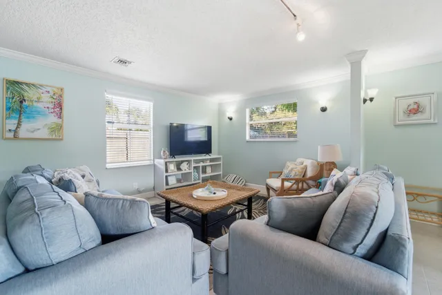 $3,750 | 1424 Willow Road, Palm Springs, FL 33406