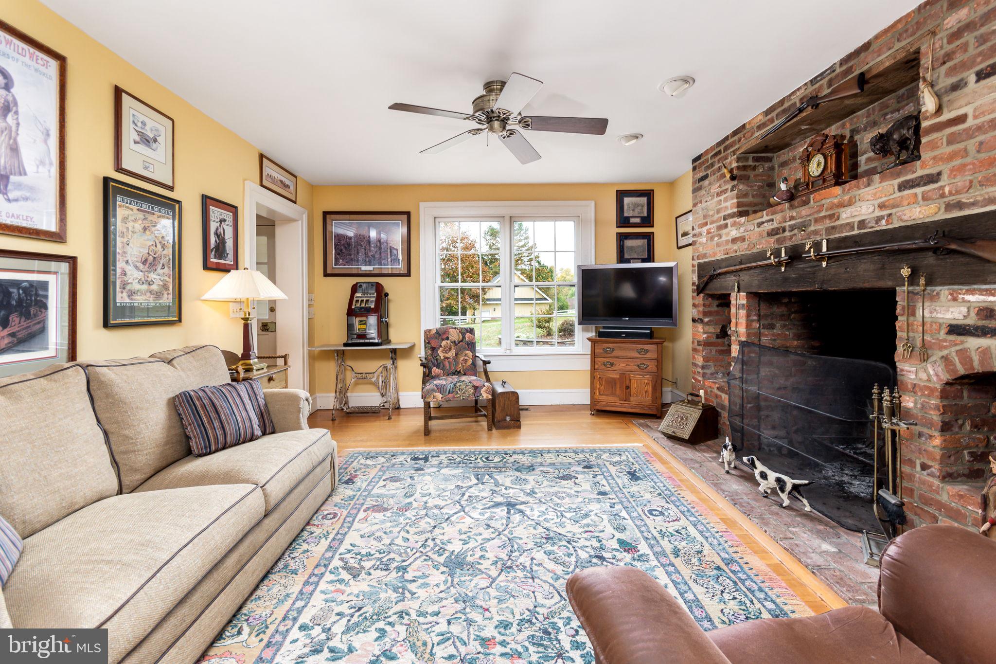 5338 Sudley Road West River, MD 20778 - Photo 20 of 57 Family room / Kitchen combo - open concept