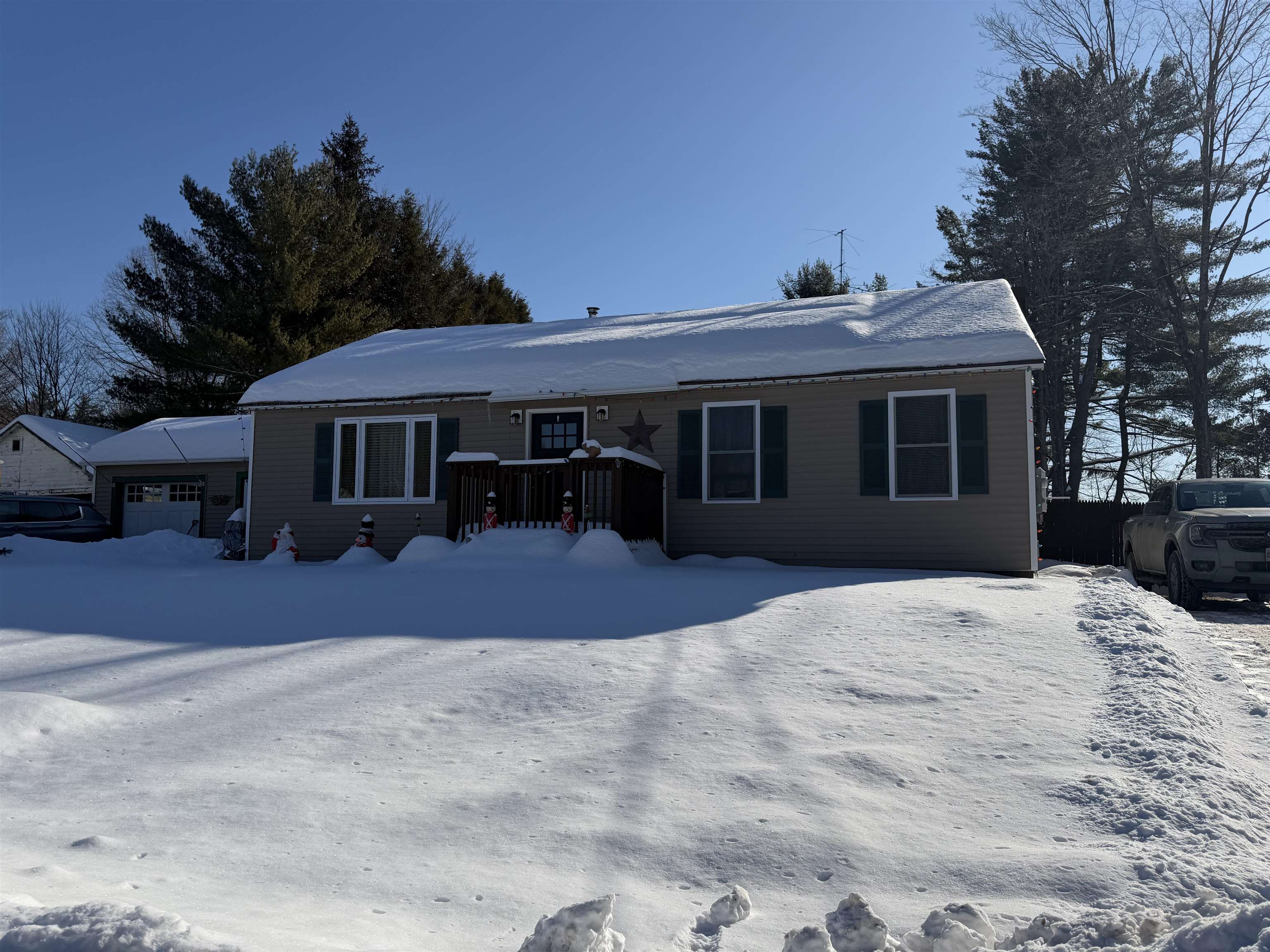 10 Swan Street Winchester, NH 03470 - Photo 3 of 40