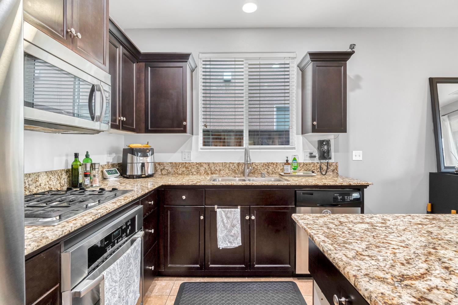 3940 Chessa Lane Clovis, CA 93619 - Photo 14 of 41