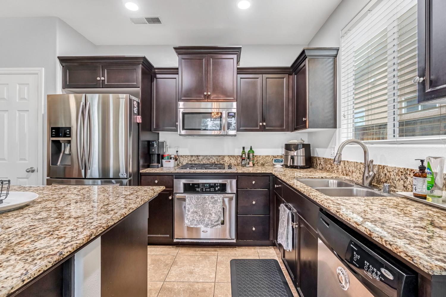 3940 Chessa Lane Clovis, CA 93619 - Photo 16 of 41