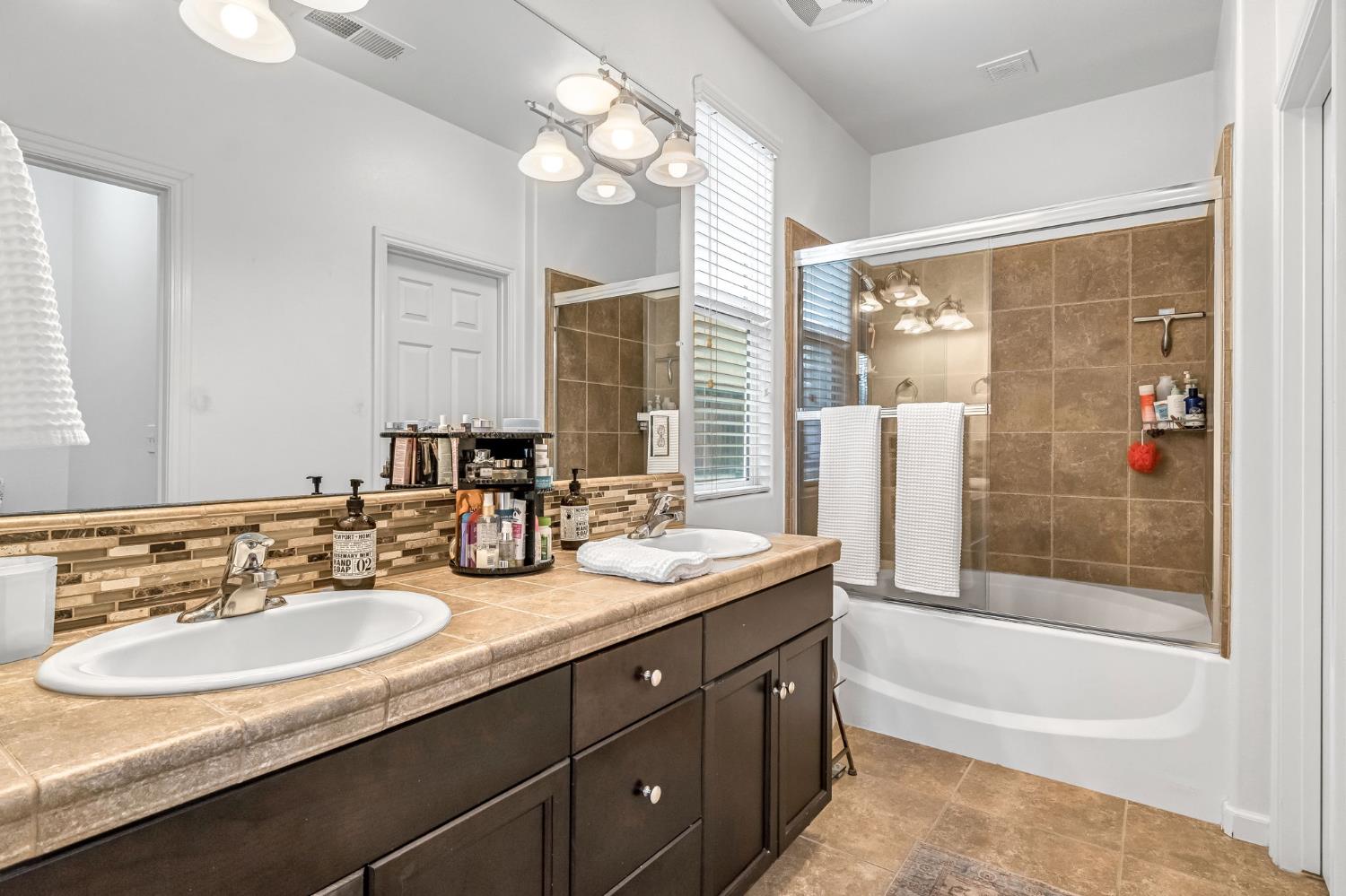 3940 Chessa Lane Clovis, CA 93619 - Photo 26 of 41