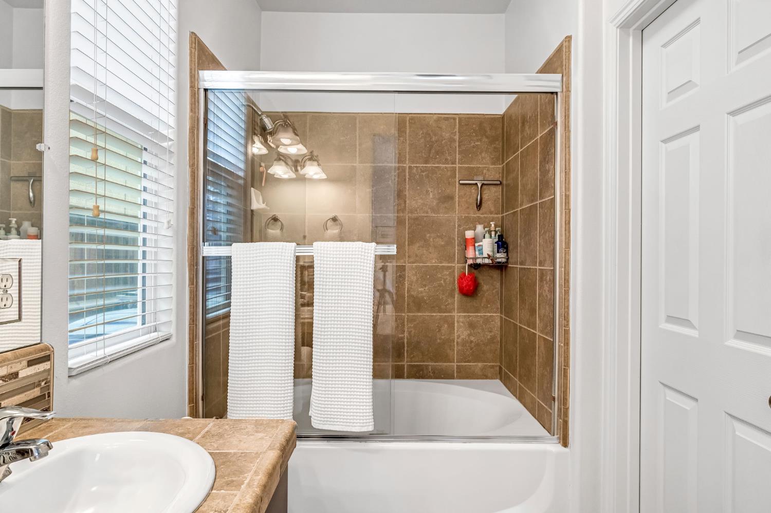 3940 Chessa Lane Clovis, CA 93619 - Photo 27 of 41