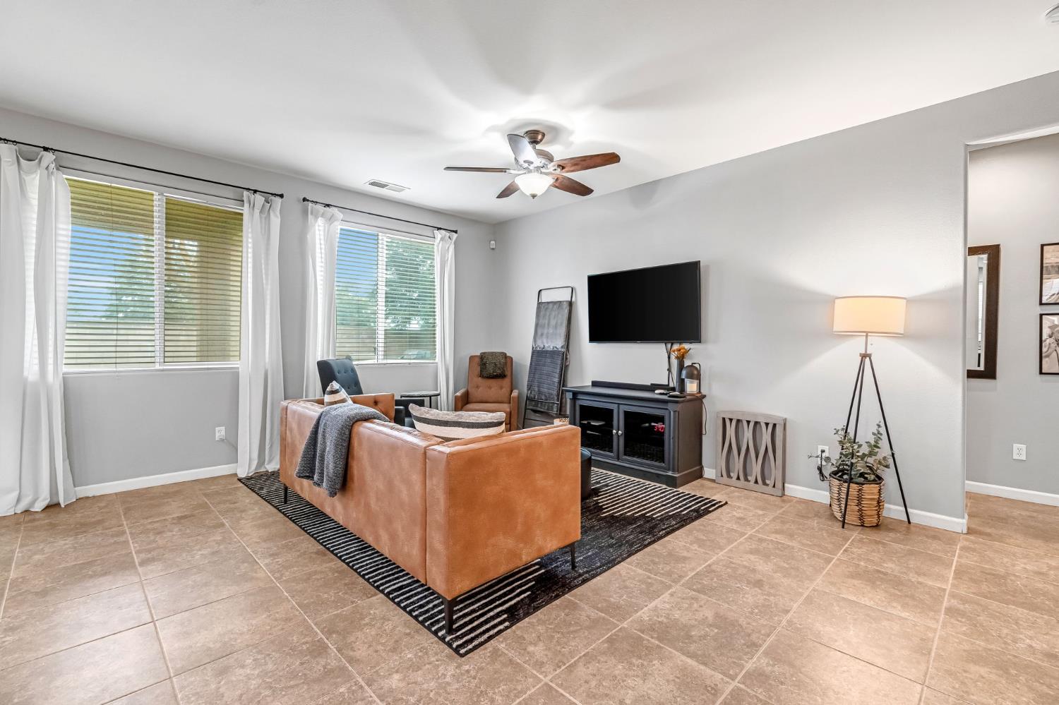 3940 Chessa Lane Clovis, CA 93619 - Photo 9 of 41