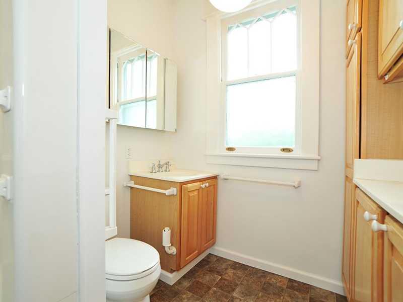 560 Hamilton Road Thornburg, PA 15205 - Photo 13 of 22 Full Bath.
