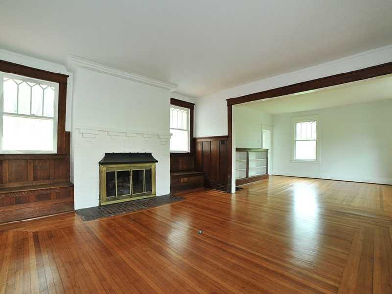 560 Hamilton Road Thornburg, PA 15205 - Photo 5 of 22 Entry/Foyer.