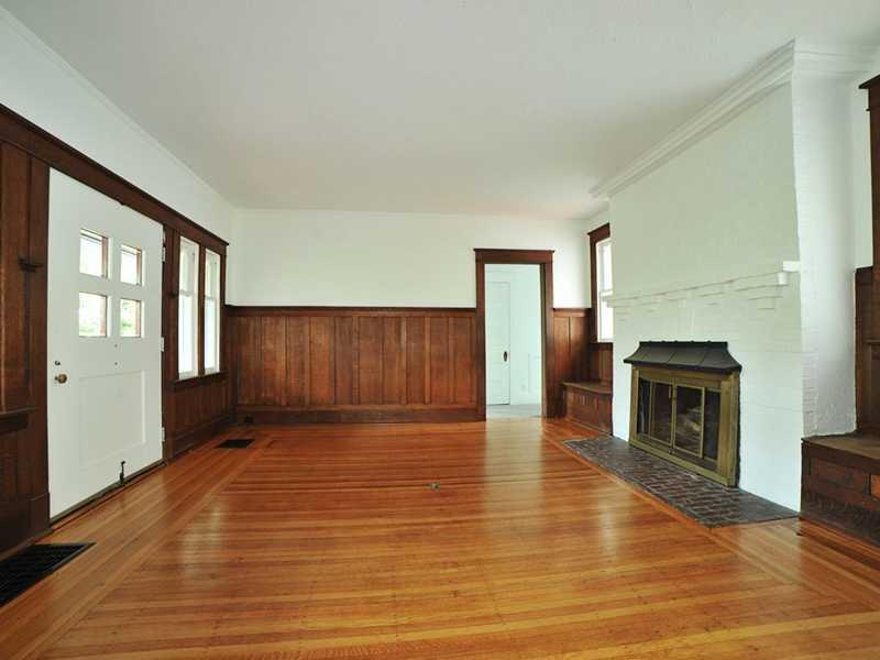 560 Hamilton Road Thornburg, PA 15205 - Photo 8 of 22 Living Room.