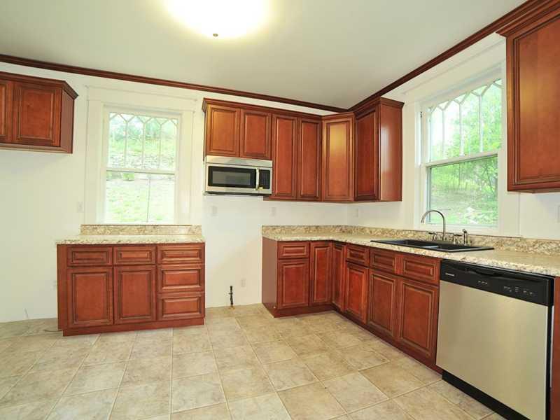 560 Hamilton Road Thornburg, PA 15205 - Photo 10 of 22 Kitchen.