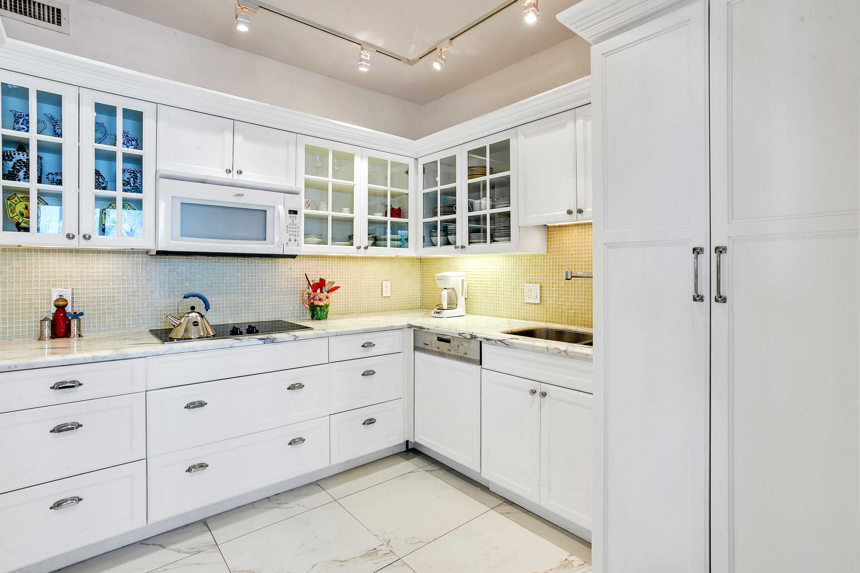 2150 Ibis Isle Road, Unit 7 Palm Beach, FL 33480 - Photo 18 of 49 Kitchen