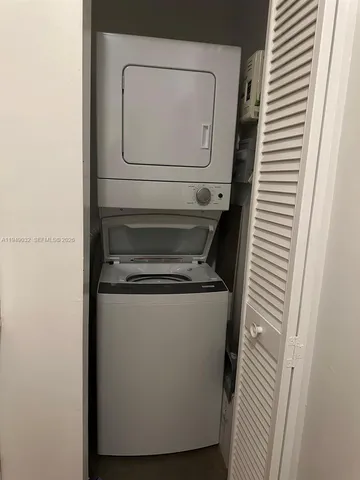 $2,300 | 1219 Meridian Avenue, Unit 2, Miami Beach, FL 33139