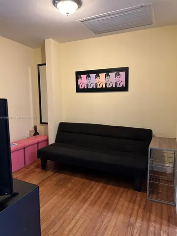 $2,300 | 1219 Meridian Avenue, Unit 2, Miami Beach, FL 33139