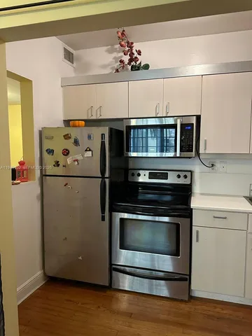 $2,300 | 1219 Meridian Avenue, Unit 2, Miami Beach, FL 33139