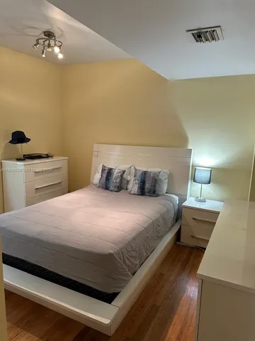 $2,300 | 1219 Meridian Avenue, Unit 2, Miami Beach, FL 33139