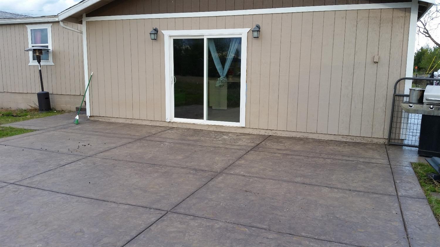 441 Bigham Brown Road White City, OR 97503 - Photo 21 of 27 Guest Studio - Rear Patio