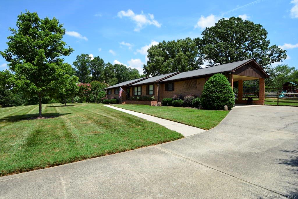 471 Kimmswick Road Charlotte, NC 28214 - Photo 1 of 23 Gallery Image 1