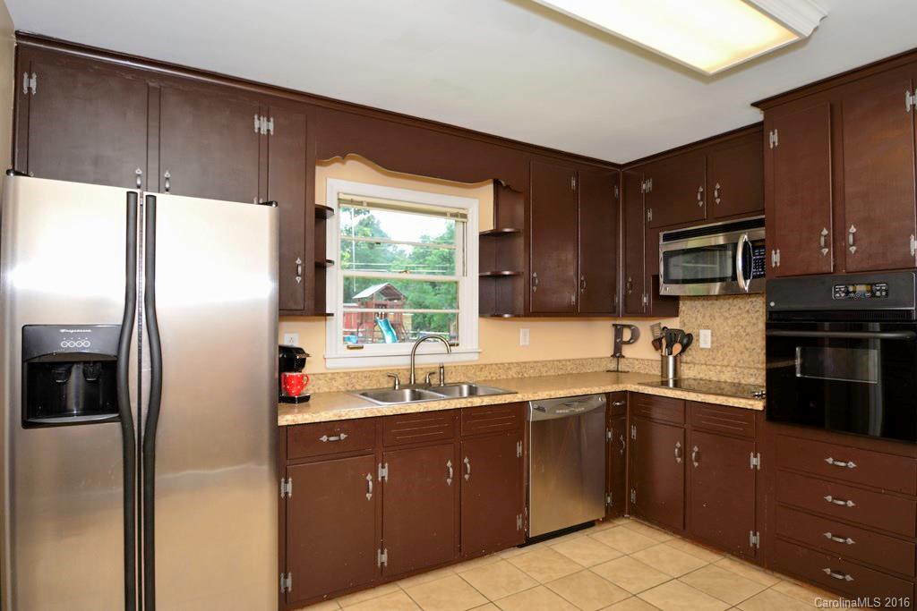 471 Kimmswick Road Charlotte, NC 28214 - Photo 4 of 23 Gallery Image 4
