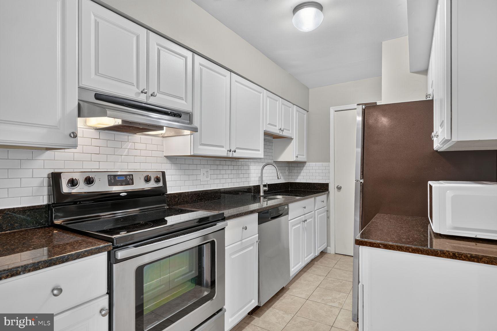 8358 K Dunham Court, Unit 627 Springfield, VA 22152 - Photo 8 of 15 Kitchen
