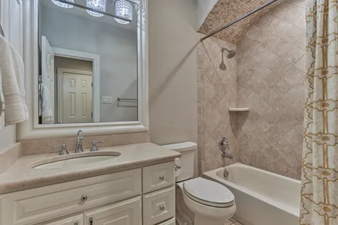 $1,900,000 | 66 South Player Manor Circle, The Woodlands, TX 77382
