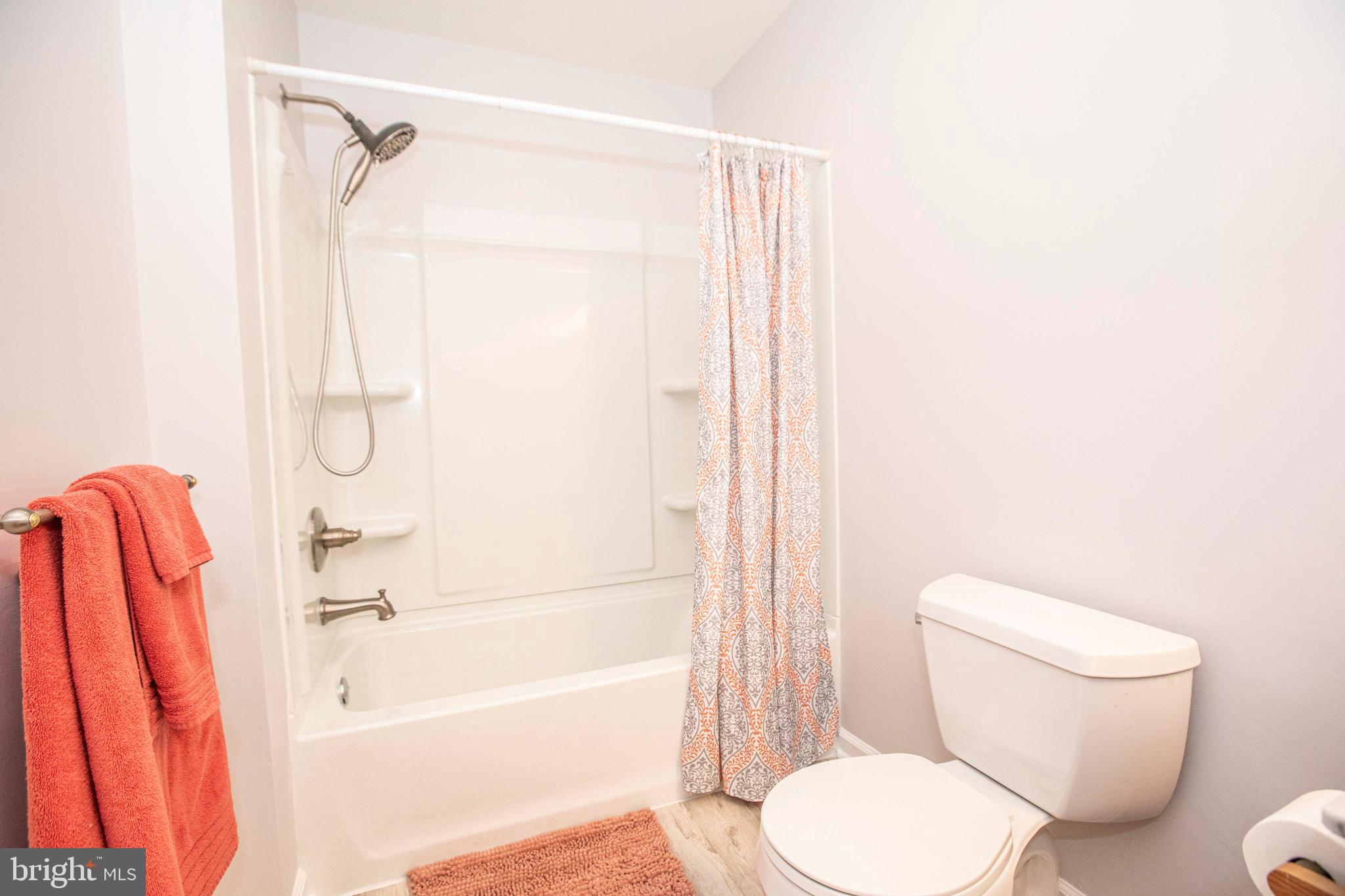 6 Sandy Way Reading, PA 19607 - Photo 38 of 76 Upstair full bath. Recently updated.