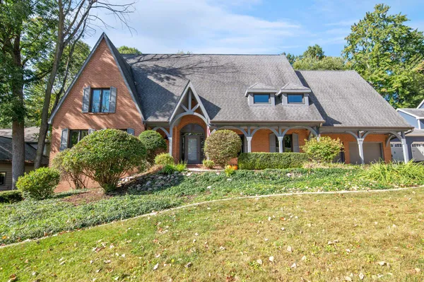 $810,000 | 2060 Wintergreen Court, Green Bay, WI 54304