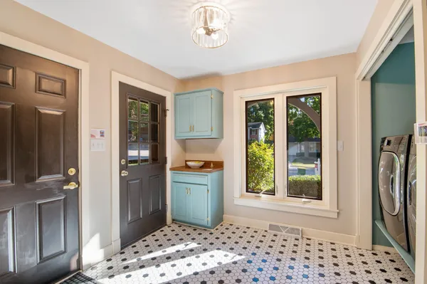 $810,000 | 2060 Wintergreen Court, Green Bay, WI 54304