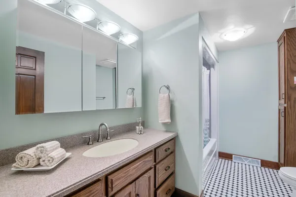 $810,000 | 2060 Wintergreen Court, Green Bay, WI 54304