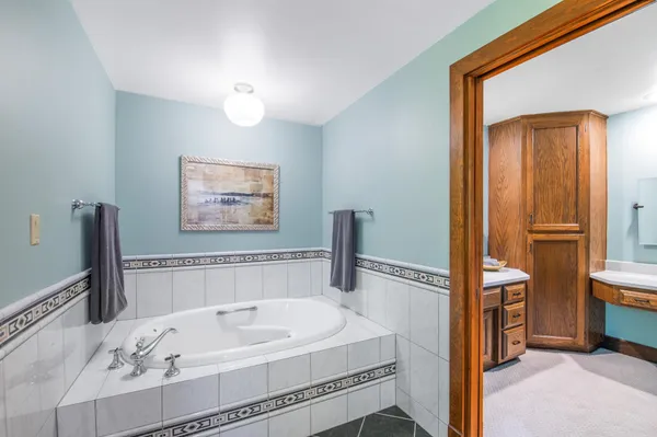 $810,000 | 2060 Wintergreen Court, Green Bay, WI 54304