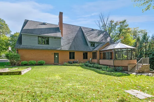 $810,000 | 2060 Wintergreen Court, Green Bay, WI 54304