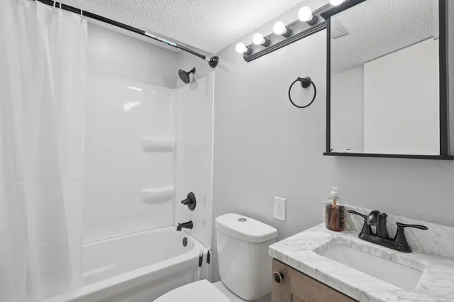 $329,900 | 3224 75th Avenue North, Brooklyn Park, MN 55443