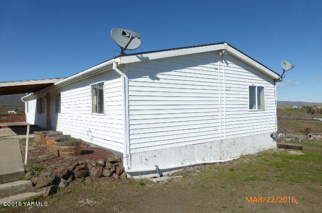 201 Mini Pines Road Yakima, WA 98903 - Photo 3 of 11 a view of backyard of house