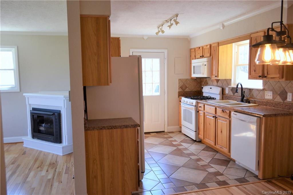 11 Mac Valley Road Leicester, NC 28748 - Photo 9 of 18 Gallery Image 9