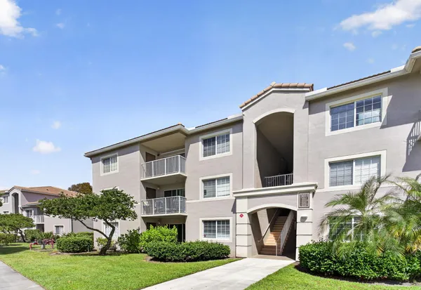 $269,000 | 5011 Wiles Road, Unit 104, Coconut Creek, FL 33073