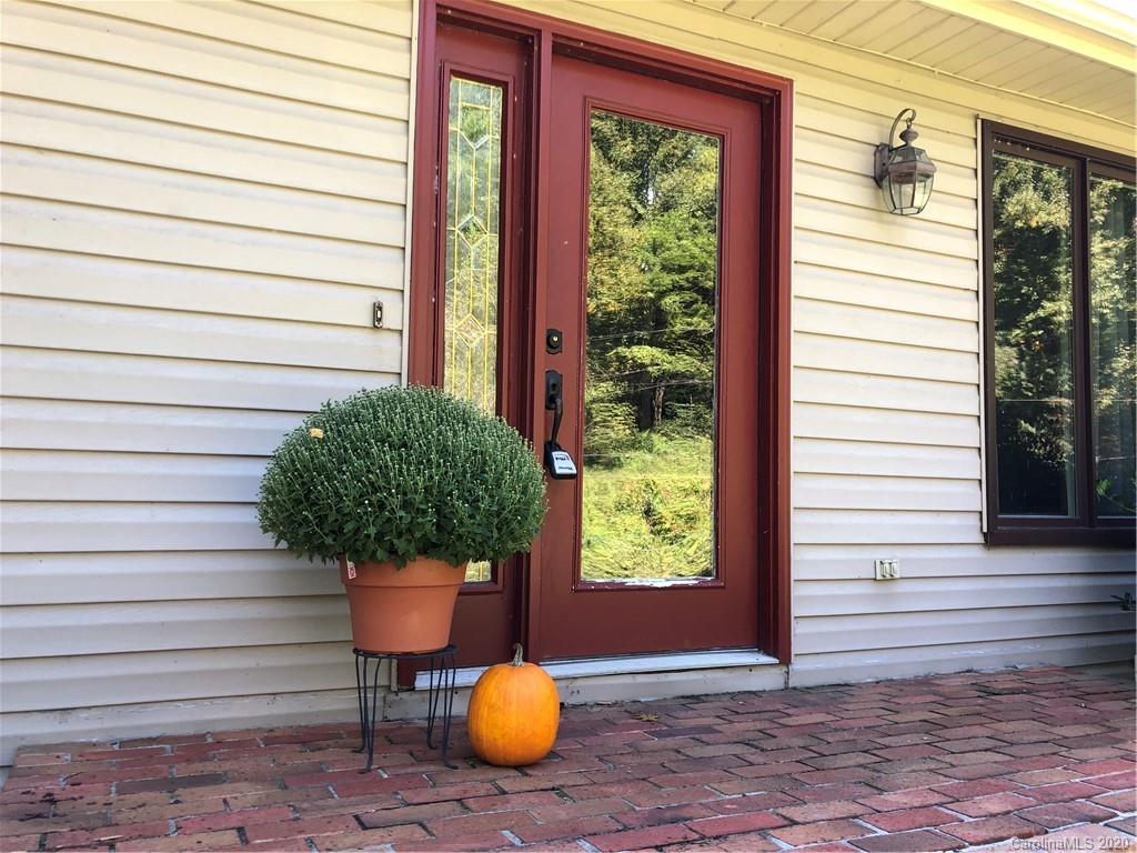 455 Valley Road Spruce Pine, NC 28777 - Photo 5 of 46 Gallery Image 5